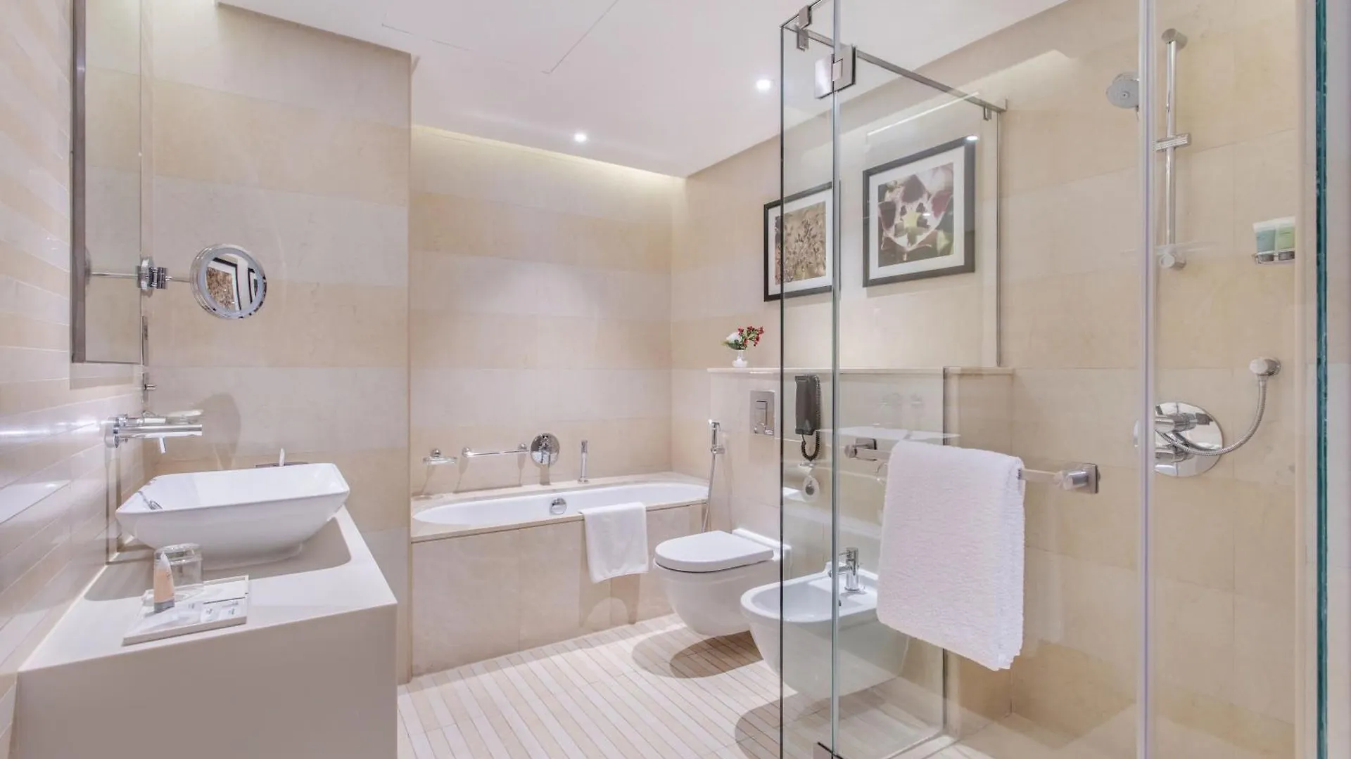 Spacious Studio Apartment In Hyatt Regency Dubai Creek Heights By The S Holiday Homes